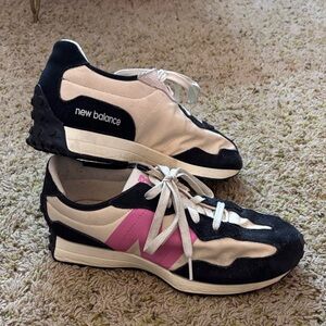 New Balance 327 Women's Black and Pink Sneakers